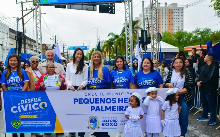 Cerca de 3 mil pessoas desfilam na Avenida Carvalhaes e encerram a Semana da Pátria