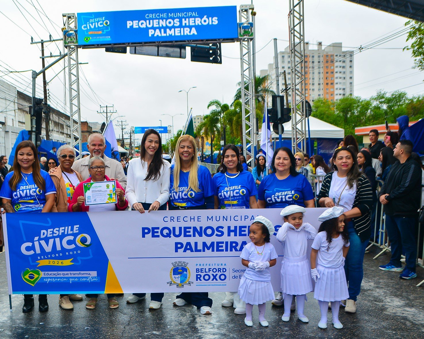 Cerca de 3 mil pessoas desfilam na Avenida Carvalhaes e encerram a Semana da Pátria